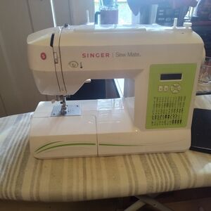 Singer Sew Mate Sewing Machine - White with Lime Green Accents